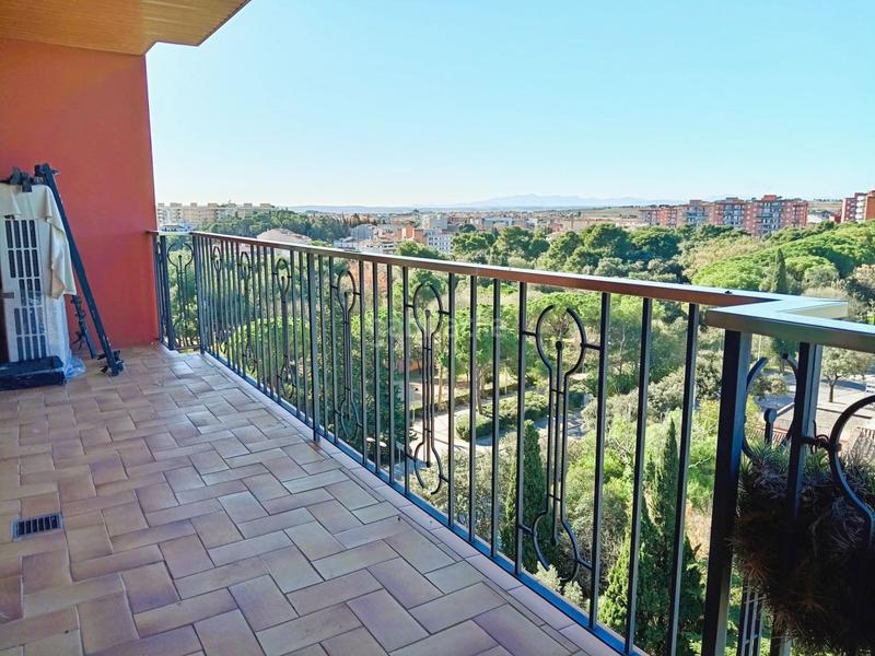 Foto 46f8712d-648c-4494-ad73-ec644d09ffe2. Piso  céntrico con vistas y garaje en Eixample-Horta Capallera Figueres