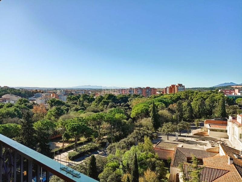 Foto 4f08de68-d1dc-44d1-bb15-5540672db290. Piso  céntrico con vistas y garaje en Eixample-Horta Capallera Figueres