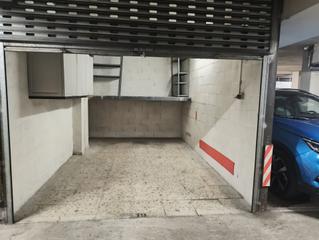 Aparcament cotxe a Centre. Se vende garaje cerrado en el centro de salt