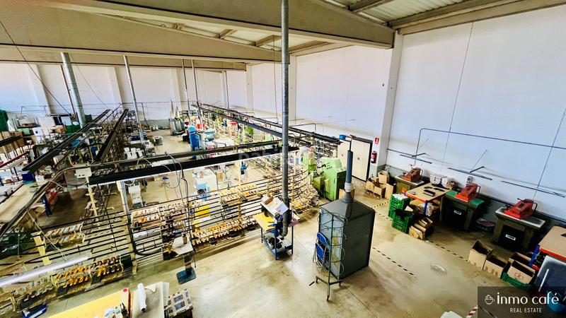 Foto 0c600735-9d2c-4bbc-9a2d-0ad0829723d3. Capannone industriale in Monòver