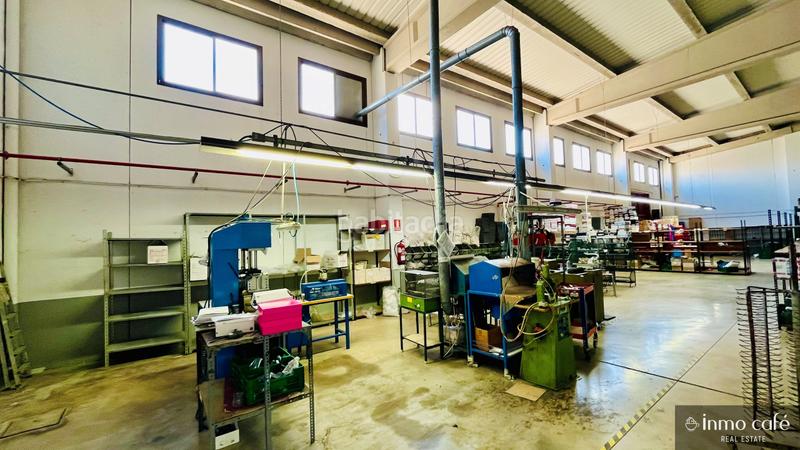 Foto 6002edb1-a709-48ed-96a0-0ce5bcf7c5ad. Capannone industriale in Monòver