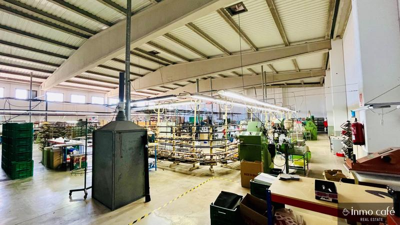 Foto eb34f16a-25f6-4449-adcd-32dd910c60a7. Capannone industriale in Monòver