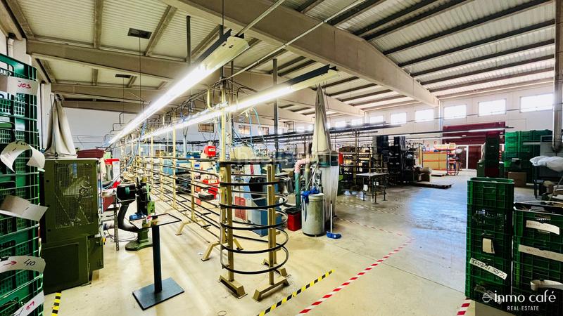 Foto 2279256d-6a20-4f47-a2ba-fe2cd5e1f79a. Nau industrial a Monòver