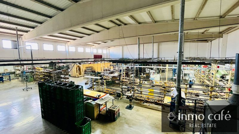 Foto 6d392cb1-bcc5-47ec-b186-fa3b9fd68316. Nave industrial en Monòver
