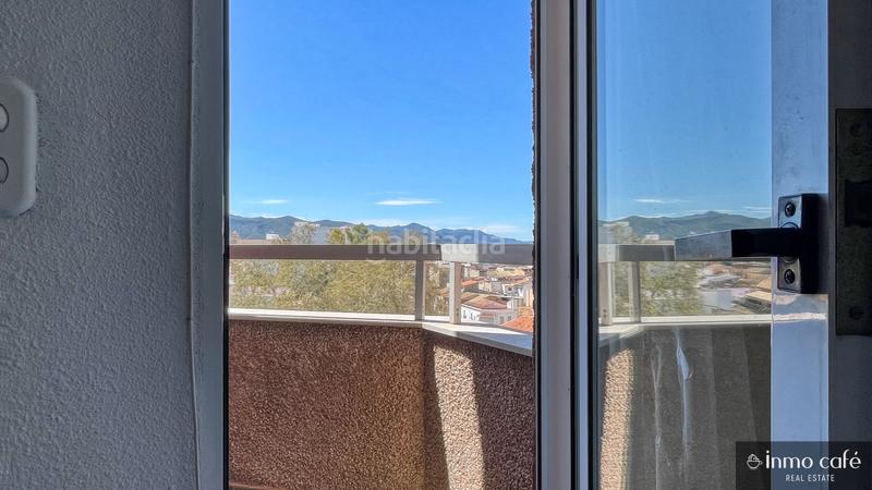 Foto 1654e1f1-cd76-463c-975d-87e91e446f8f. Piso  luminoso con balcón en 7 planta con vistas despejadas, en el centro , con 4 habitaciones y balcón en Canals