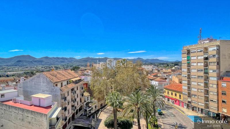 Foto 227f9ff7-dc72-4350-a91b-72b6e7afef0e. Piso  luminoso con balcón en 7 planta con vistas despejadas, en el centro , con 4 habitaciones y balcón en Canals