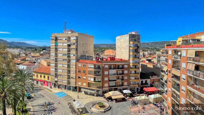 Foto 2444af20-7fed-479a-b76c-176e0b06119e. Piso  luminoso con balcón en 7 planta con vistas despejadas, en el centro , con 4 habitaciones y balcón en Canals