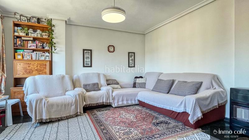 Foto 53375cd4-5e12-4baf-b10c-a917026b20a2. Piso  luminoso con balcón en 7 planta con vistas despejadas, en el centro , con 4 habitaciones y balcón en Canals