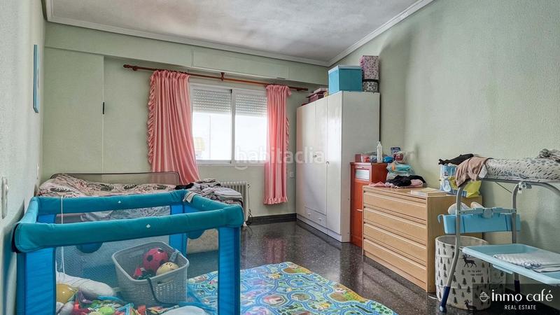 Foto 6a16e69f-f55b-4df2-9bc5-bd231c830bf2. Piso  luminoso con balcón en 7 planta con vistas despejadas, en el centro , con 4 habitaciones y balcón en Canals