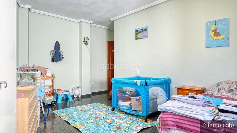 Foto 8976ddeb-07b5-4930-be1f-6051cb2b4630. Piso  luminoso con balcón en 7 planta con vistas despejadas, en el centro , con 4 habitaciones y balcón en Canals