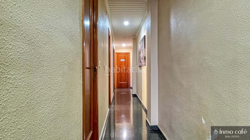 Foto 968bf1ce-16f8-4537-bf21-4150891000f0. Piso  luminoso con balcón en 7 planta con vistas despejadas, en el centro , con 4 habitaciones y balcón en Canals