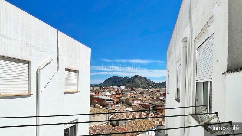 Foto e4a219c0-2c88-441c-8456-89996ef4ca15. Piso  luminoso con balcón en 7 planta con vistas despejadas, en el centro , con 4 habitaciones y balcón en Canals