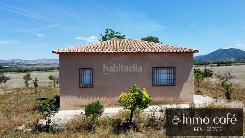 Foto 695a58f5-c1c2-4b4d-bdc0-a14021ad885c. Finca rústica a Biar