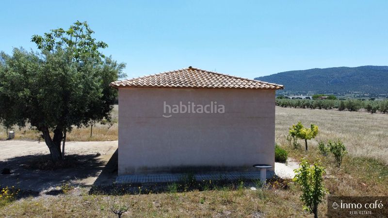 Foto db21bd7e-7a88-4bf8-a473-412de81fe64d. Finca rústica a Biar