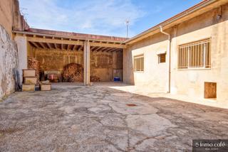 Casa adossada  Carrer pujada al castell