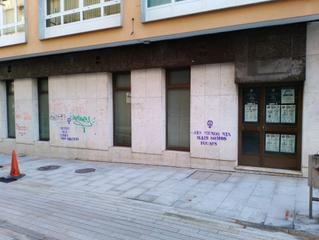 Lloguer Local Comercial a Rúa de galicia 4. Local comercial el ribeira centro. gran fachada para escaparates