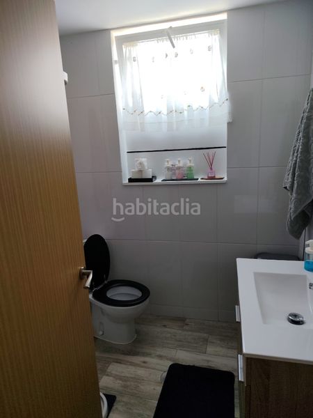 Foto 2c48bbe2-e155-4618-bb57-bc2734e0aaf9. Edifici a Carreira Ribeira