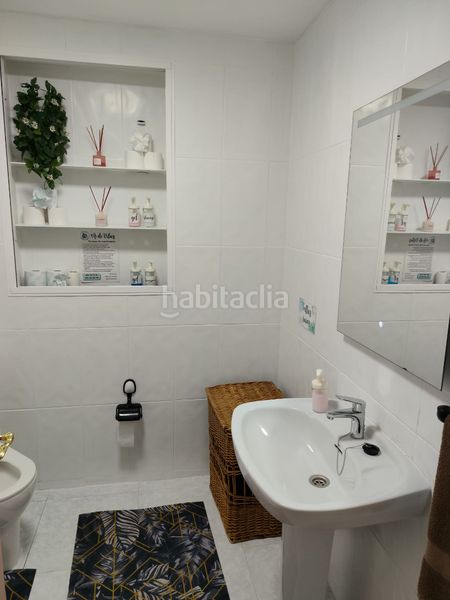 Foto fd89c9ca-209d-4a73-aeb7-de82873f5095. Edifici a Carreira Ribeira