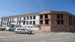 Edifici a Ivars d´Urgell. Obra parada en ivars durgell