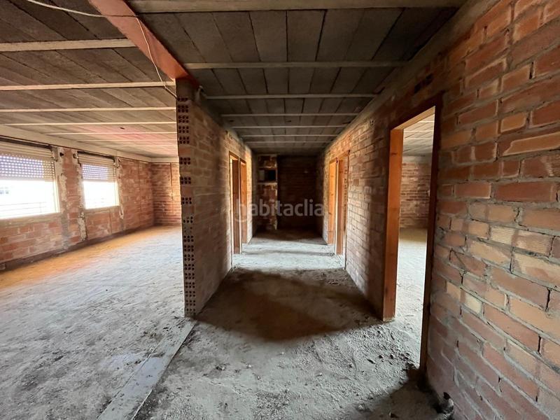 Foto ce5e0d26-5702-48b8-8e2c-3768d7d2645d. Edificio obra parada en venta en seros en Seròs
