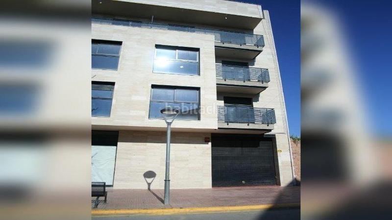 Foto 746944a2-9d27-40a3-89ae-bc7df4540453. Aparcament cotxe a Alcarràs