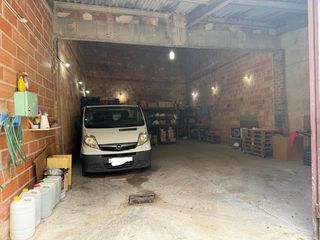 Autoparkplatz in Passanant. Se vende almacén en belltall