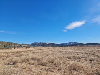 Terrain résidentiel à Pinoso. Presentamos una oportunidad inmobiliaria excepcional ubicada en