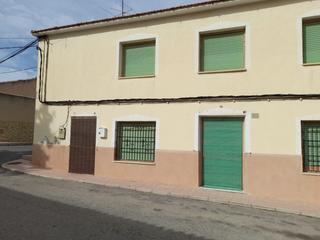 Haus in Monòver. Bienvenido a esta gran casa ubicada en el corazón de casas de se
