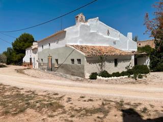 Casa a Yecla. Esta espaciosa casa de campo en yecla ofrece 462 m de espacio ha