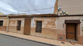 Maison à Pinoso. Esta casa sin terminar en el centro de pinoso ofrece una oportun