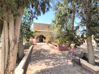 Casa a Jumilla. Espaciosa villa de 283 m en dos plantas, ubicada en el centro de