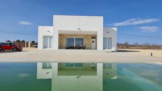 Maison à Pinoso. Esta casa bellamente diseñada ofrece una combinación perfecta de