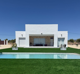 Maison à Pinoso. Esta casa bellamente diseñada ofrece una combinación perfecta de