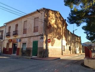 Casa en Pinoso. Esta casa adosada de tamaño generoso en pinoso ofrece una excele
