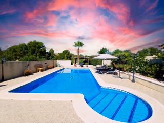 Casa a Abanilla. Amplia villa con piscina y licencia turística en el salado, aban