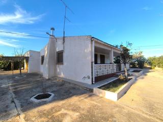 Masia a Yecla. En venta descubra esta encantadora villa ubicada en una tranquil