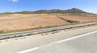 Terreny residencial a Abanilla. Finca con viñedo de aproximadamente 16.500 m, ubicada junto a un
