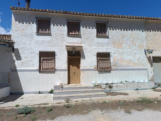 Casa adossada a Yecla. Le presentamos esta casa de campo adosada a un precio increíble!