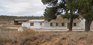 Casa a schiera in Yecla. Le presentamos esta casa de campo adosada a un precio muy atract