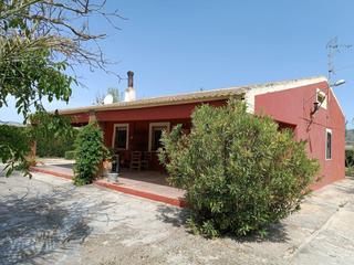 Casa a Yecla. Busca una villa asequible y lista para entrar a vivir en españa?