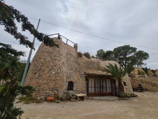 Casa a Abanilla. Está buscando una casa única y encantadora con mucho carácter? n