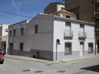 Casa a schiera in Yecla. Exquisita casa adosada para reformar , situada en el centro de y