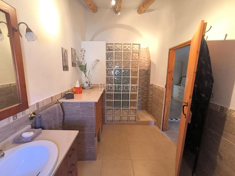 Foto 0dd31a10-53cc-4255-9be2-3468a3c01c70. Casa esta espaciosa villa de 4 dormitorios y 2 baños en chinorlet ofrece una excelente combinación de reformas completas y espacio para en Monòver