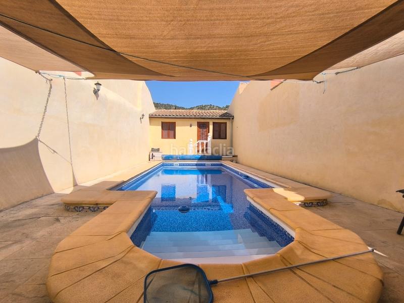 Foto 10aa3d37-cd1f-473a-8b82-78dbca299fbe. Casa esta espaciosa villa de 4 dormitorios y 2 baños en chinorlet ofrece una excelente combinación de reformas completas y espacio para en Monòver