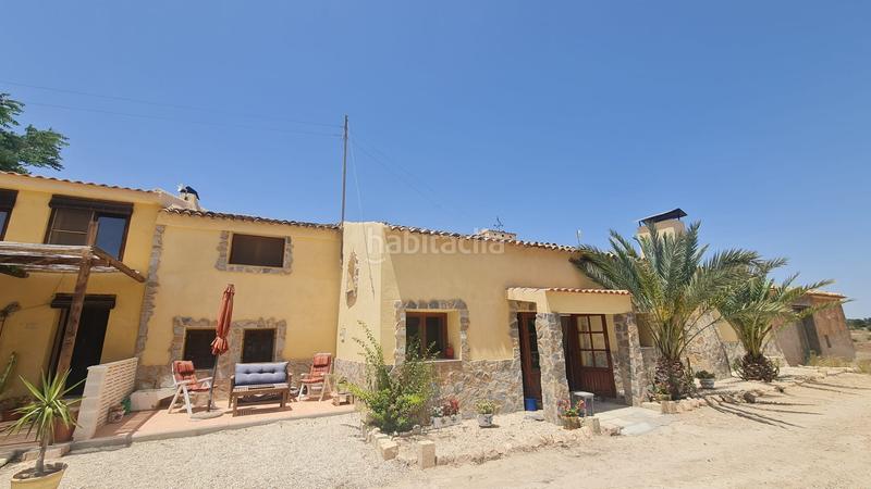 Foto 31b96931-ac0a-49ef-8d60-cbeaa367744f. Casa esta espaciosa villa de 4 dormitorios y 2 baños en chinorlet ofrece una excelente combinación de reformas completas y espacio para en Monòver