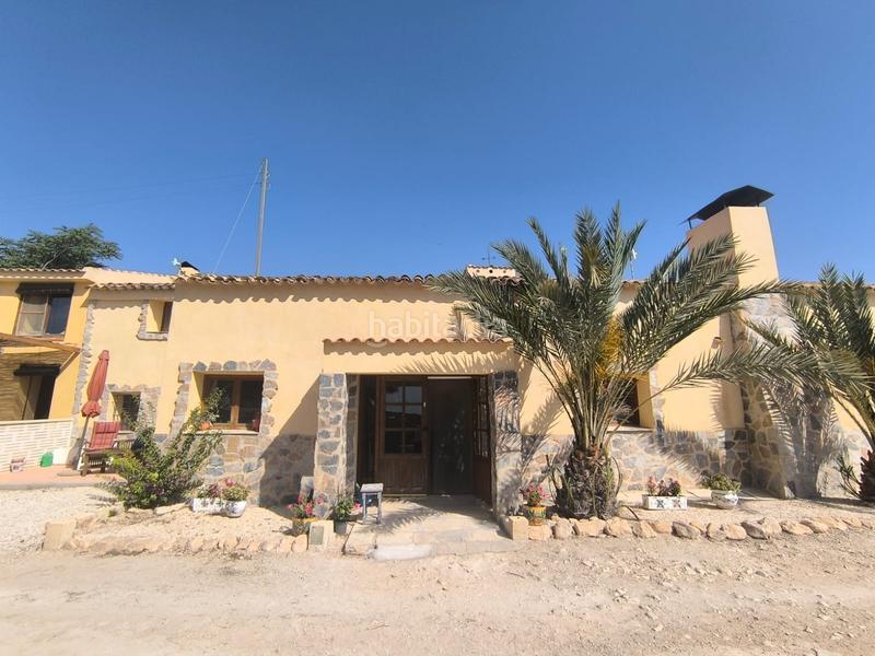 Foto 53327a92-9f20-47f4-a697-9a70daeae37e. Casa esta espaciosa villa de 4 dormitorios y 2 baños en chinorlet ofrece una excelente combinación de reformas completas y espacio para en Monòver