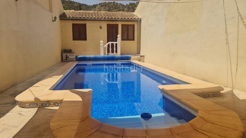 Foto b33f3b88-c41f-461b-b240-a0ec082dec97. Casa esta espaciosa villa de 4 dormitorios y 2 baños en chinorlet ofrece una excelente combinación de reformas completas y espacio para en Monòver