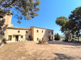 Casa a Monòver. Finca histórica de 15 habitaciones y 200 hectáreas en monóvar, a