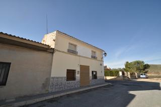 Casa a Jumilla. Busca una casa de pueblo espaciosa con un gran potencial y una e