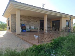 Casa a Yecla. Presentamos una impresionante villa que combina comodidad modern